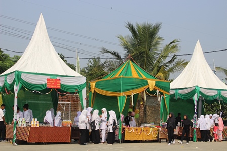 Praktik Penjualan Siswi Bisnis Daring dan Pemasaran